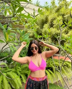 Mrunal Thakur OnlyFans Leaked Free Thumbnail Picture - #euf7iuKXGN