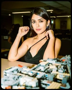 Mrunal Thakur OnlyFans Leaked Free Thumbnail Picture - #h0BUvvKSkk
