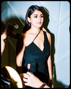 Mrunal Thakur OnlyFans Leaked Free Thumbnail Picture - #hYH7Dsfagl