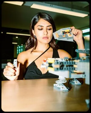Mrunal Thakur OnlyFans Leaked Free Thumbnail Picture - #hwKZmrjw70