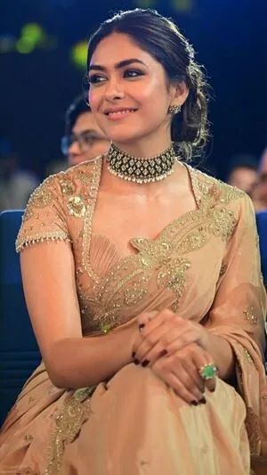 Mrunal Thakur OnlyFans Leaked Free Thumbnail Picture - #izYe9Dst16