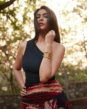 Mrunal Thakur OnlyFans Leaked Free Thumbnail Picture - #jxOnhFVIVc