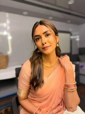 Mrunal Thakur OnlyFans Leaked Free Thumbnail Picture - #mFuWnUZCkj