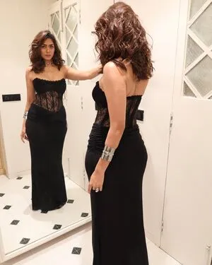 Mrunal Thakur OnlyFans Leaked Free Thumbnail Picture - #xtU5aX2bEC