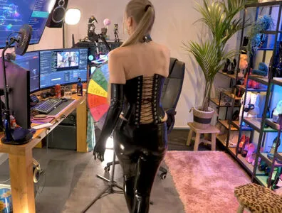 Ms Uniq Styles OnlyFans Leaked Free Thumbnail Picture - #NypczBqIdz