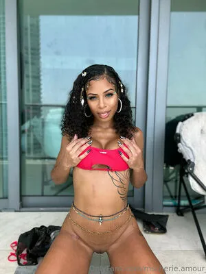 Mscherie Amour OnlyFans Leaked Free Thumbnail Picture - #4AnPnaj3H3