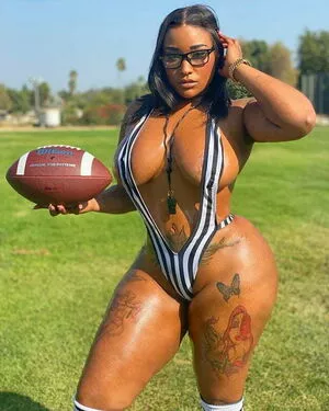 MsNikiarenee OnlyFans Leaked Free Thumbnail Picture - #sm4SnfMz9a