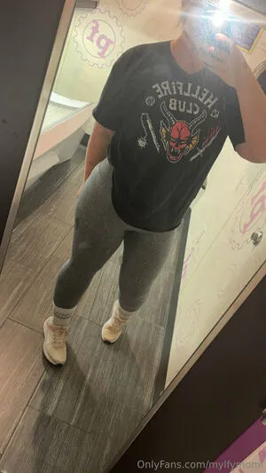 Mylfymomi OnlyFans Leaked Free Thumbnail Picture - #BnyzKaLum5