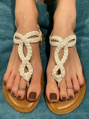 Myposedtoes OnlyFans Leaked Free Thumbnail Picture - #zb2adhchs4