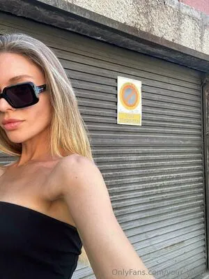 Mysterious Lady OnlyFans Leaked Free Thumbnail Picture - #GPszN3MDeb