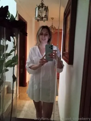N Sweet Strawberry OnlyFans Leaked Free Thumbnail Picture - #2UF3F7ba1d
