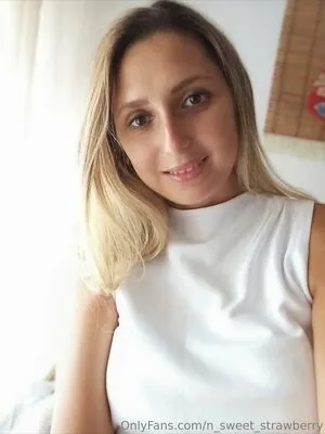 N Sweet Strawberry OnlyFans Leaked Free Thumbnail Picture - #M3vjLptuPz