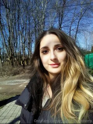 N Sweet Strawberry OnlyFans Leaked Free Thumbnail Picture - #YUzihaIamK