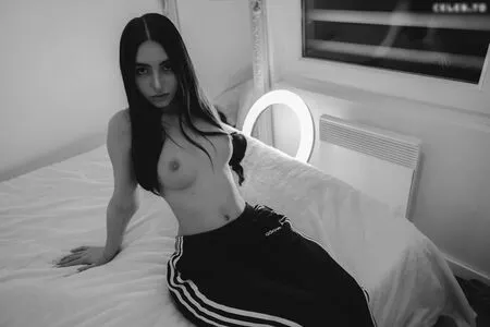 Nacre Victoire OnlyFans Leaked Free Thumbnail Picture - #80M80dxfce