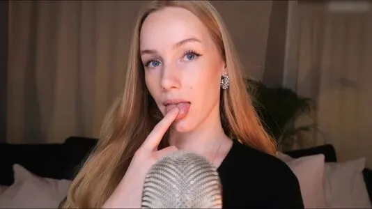 Nadine Von Relaxasmr OnlyFans Leaked Free Thumbnail Picture - #awkKMNb9M5