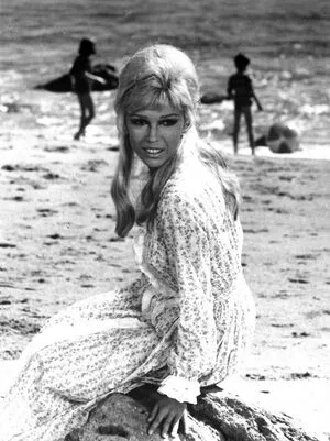 Nancy Sinatra OnlyFans Leaked Free Thumbnail Picture - #f0b2OOPFYP