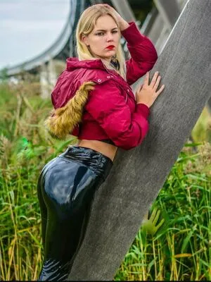 Nanouschka OnlyFans Leaked Free Thumbnail Picture - #T2xnO0r0c2