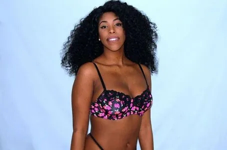 Naomi Simone OnlyFans Leaked Free Thumbnail Picture - #4drUxlf0fb