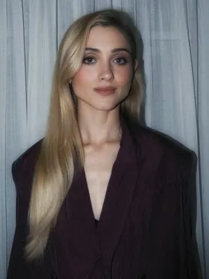 Natalia Dyer OnlyFans Leaked Free Thumbnail Picture - #2PYR2ITAws