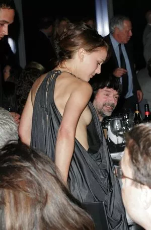 Natalie Portman OnlyFans Leaked Free Thumbnail Picture - #HHIASYH0ny