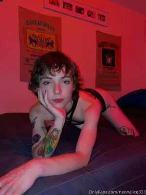 Neonalice333 OnlyFans Leaked Free Thumbnail Picture - #KMMdMdT270