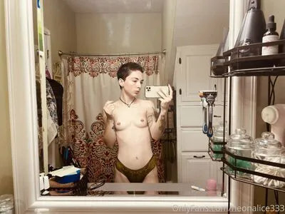 Neonalice333 OnlyFans Leaked Free Thumbnail Picture - #RsSswve2OL