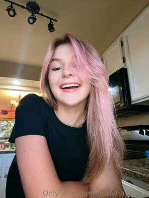 Nerdyhayley69 OnlyFans Leaked Free Thumbnail Picture - #AnNLmjEliK