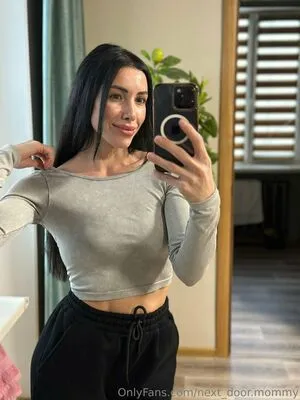 Next Door Mommy OnlyFans Leaked Free Thumbnail Picture - #TGRPDKf85S