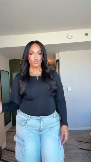 Nia Jax OnlyFans Leaked Free Thumbnail Picture - #4FYnewPvU5