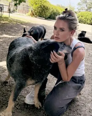 Nicky Whelan OnlyFans Leaked Free Thumbnail Picture - #HbaawbaSPS