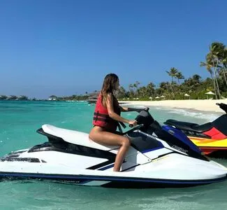 Nicola Cavanis OnlyFans Leaked Free Thumbnail Picture - #HFgoM5aXx0