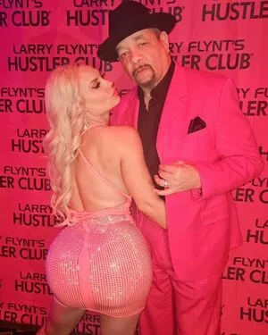 Nicole Coco Austin OnlyFans Leaked Free Thumbnail Picture - #14gvVHbk30