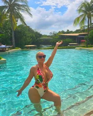 Nicole Coco Austin OnlyFans Leaked Free Thumbnail Picture - #ADqnpCIAAh