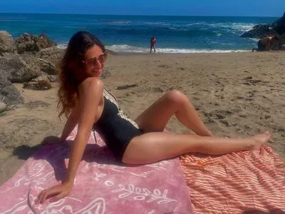 Nicole Maines OnlyFans Leaked Free Thumbnail Picture - #2EXNVCxE8e