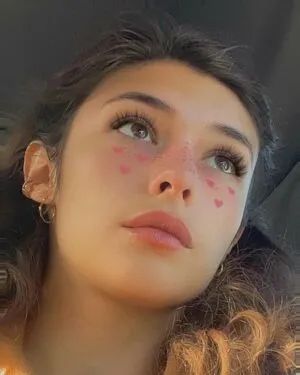 Nicole Maines OnlyFans Leaked Free Thumbnail Picture - #WyXmOMIc1g