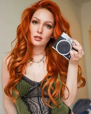 Nicole Simone Thumbnail Picture