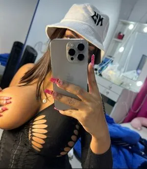 Nikave Vee OnlyFans Leaked Free Thumbnail Picture - #xYc2Xtk7W6