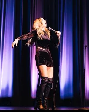 Nikki Glaser OnlyFans Leaked Free Thumbnail Picture - #3f3H6n66Ir