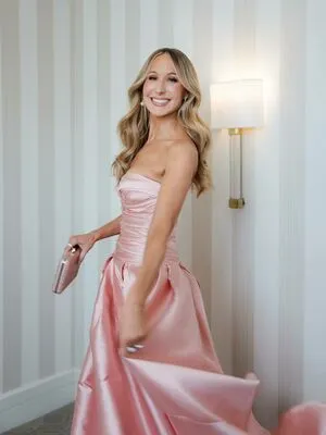 Nikki Glaser OnlyFans Leaked Free Thumbnail Picture - #4eslaMPwHP