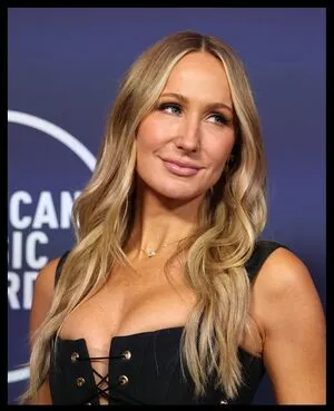 Nikki Glaser OnlyFans Leaked Free Thumbnail Picture - #EX8UQD7xTD