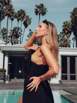 Nikki Glaser OnlyFans Leaked Free Thumbnail Picture - #Hyc76r21I4