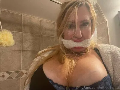 Nikkiebigtits OnlyFans Leaked Free Thumbnail Picture - #0ZsfdkINmk