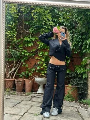 Nilufer Yanya OnlyFans Leaked Free Thumbnail Picture - #BimC0UtBeh