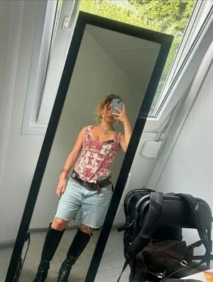 Nilufer Yanya OnlyFans Leaked Free Thumbnail Picture - #C6ndLZ15hq