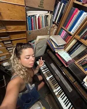 Nilufer Yanya OnlyFans Leaked Free Thumbnail Picture - #XWuBtmWpXt