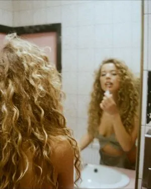Nilufer Yanya OnlyFans Leaked Free Thumbnail Picture - #m8O4TMoPpu