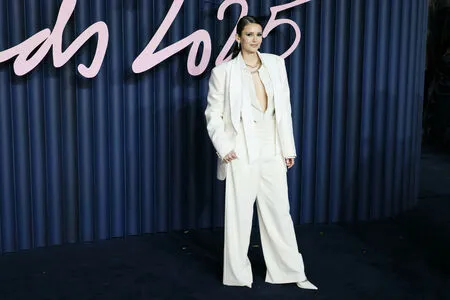 Nina Dobrev OnlyFans Leaked Free Thumbnail Picture - #0vZzmjql56