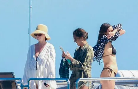 Nina Dobrev OnlyFans Leaked Free Thumbnail Picture - #AgOPAmzODE