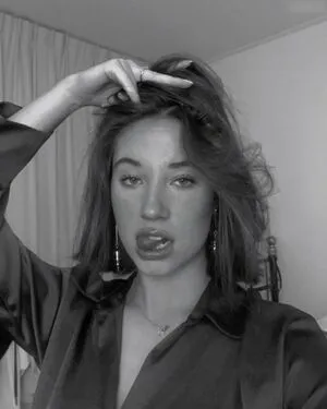 Nina Pothof OnlyFans Leaked Free Thumbnail Picture - #4CkrcvyAdz