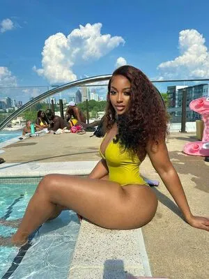 Nneka OnlyFans Leaked Free Thumbnail Picture - #KN8vHTK4p1